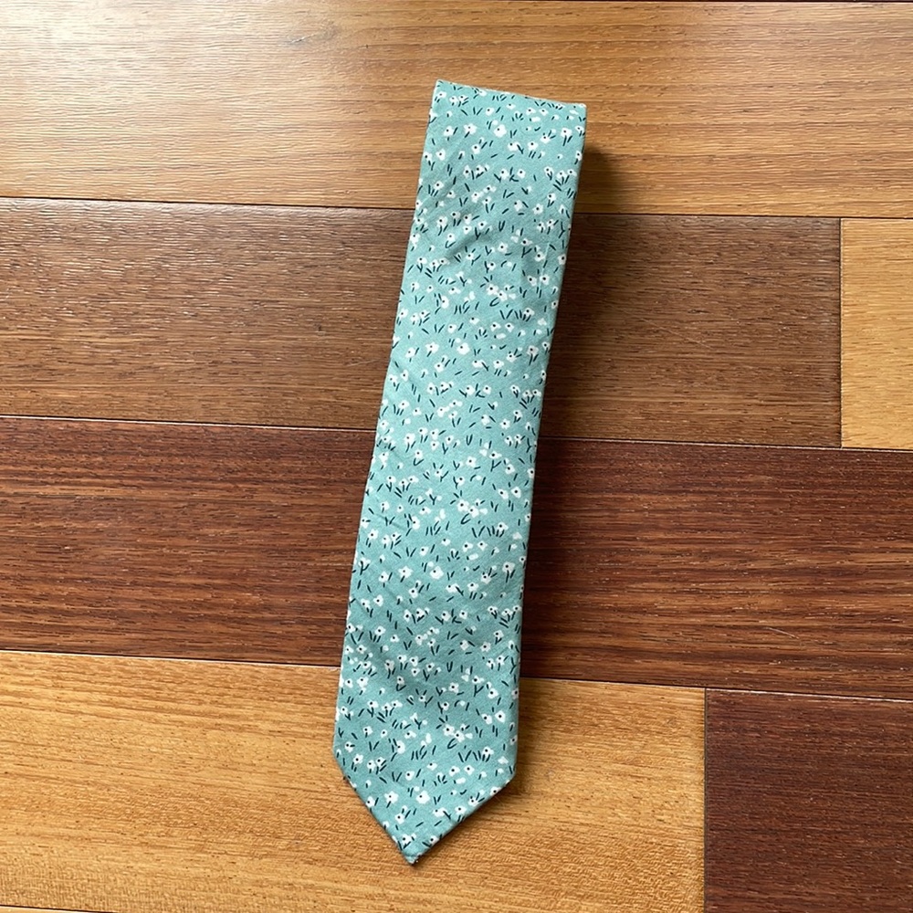 Banana Republic Men’s Slim Tie, Mint Green Floral Motif